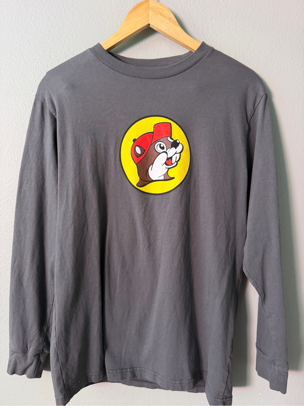 Buc-ee’s Gray Long Sleeve Beaver Logo Graphic T-Shirt Size S